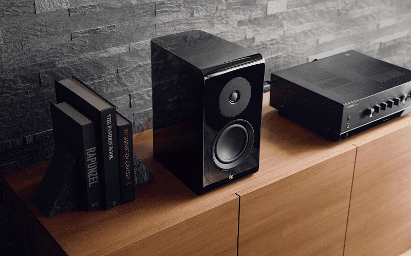 AV Receiver Yamaha R-N1000A strieborný AV Receiver Yamaha R-N1000A strieborný