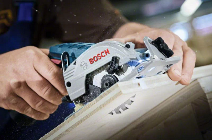 Okružná píla Bosch Professional GKS 12V-26 (bez batérie)