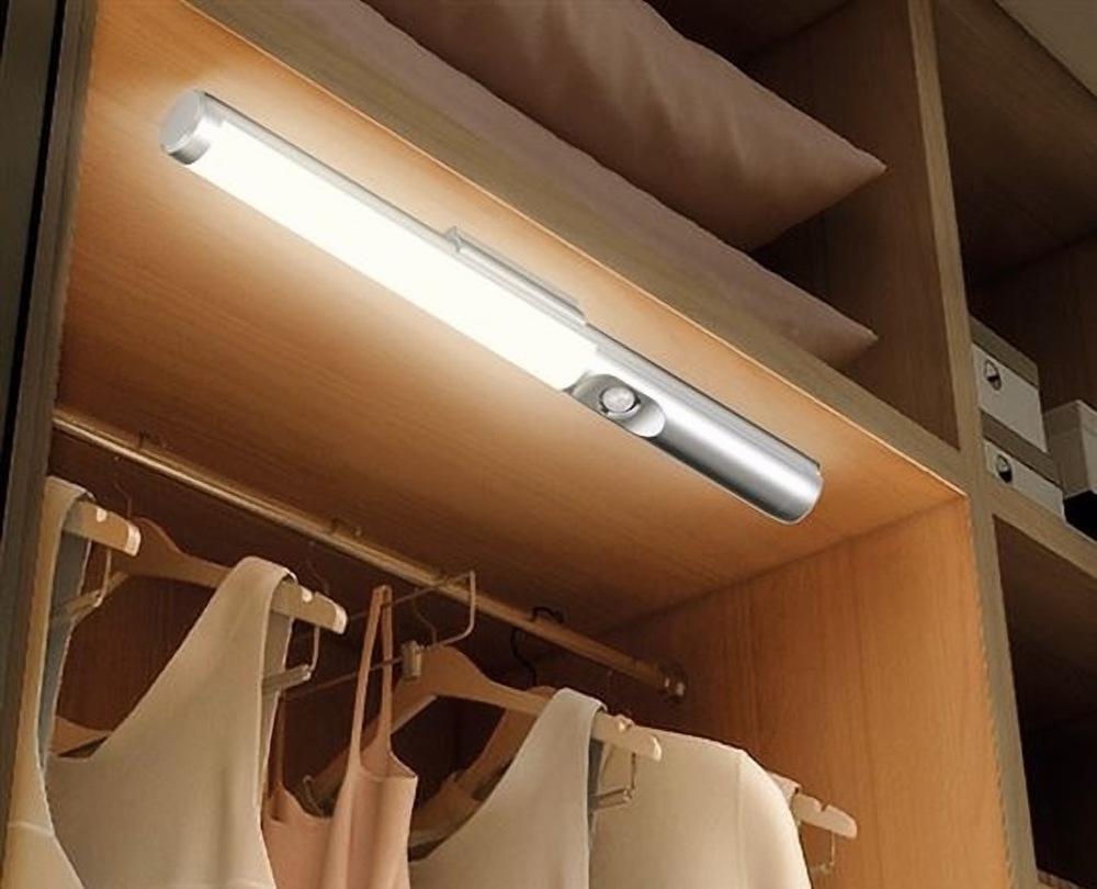 Nástenné svietidlo Solight 2,5 W, 200 lm, do skrine, nabíjací biele Nástenné svietidlo Solight 2,5 W, 200 lm, do skrine, nabíjací biele