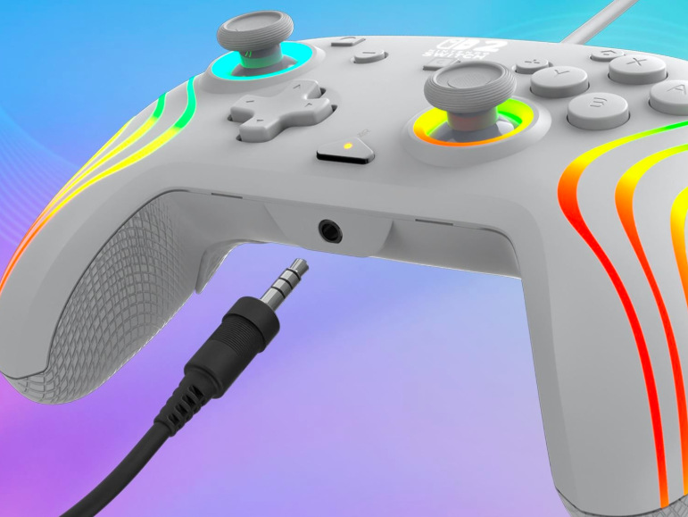 Gamepad Turtle Beach Afterglow Wave Wired RGB, NS2 sivý Detail 3,5 mm konektora šedého gamepadu pre pripojenie slúchadiel alebo herného headsetu