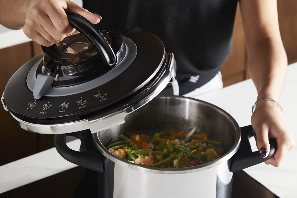 Tlakový hrniec Tefal Clipso+ CHEF P4551431, 8 l nerez