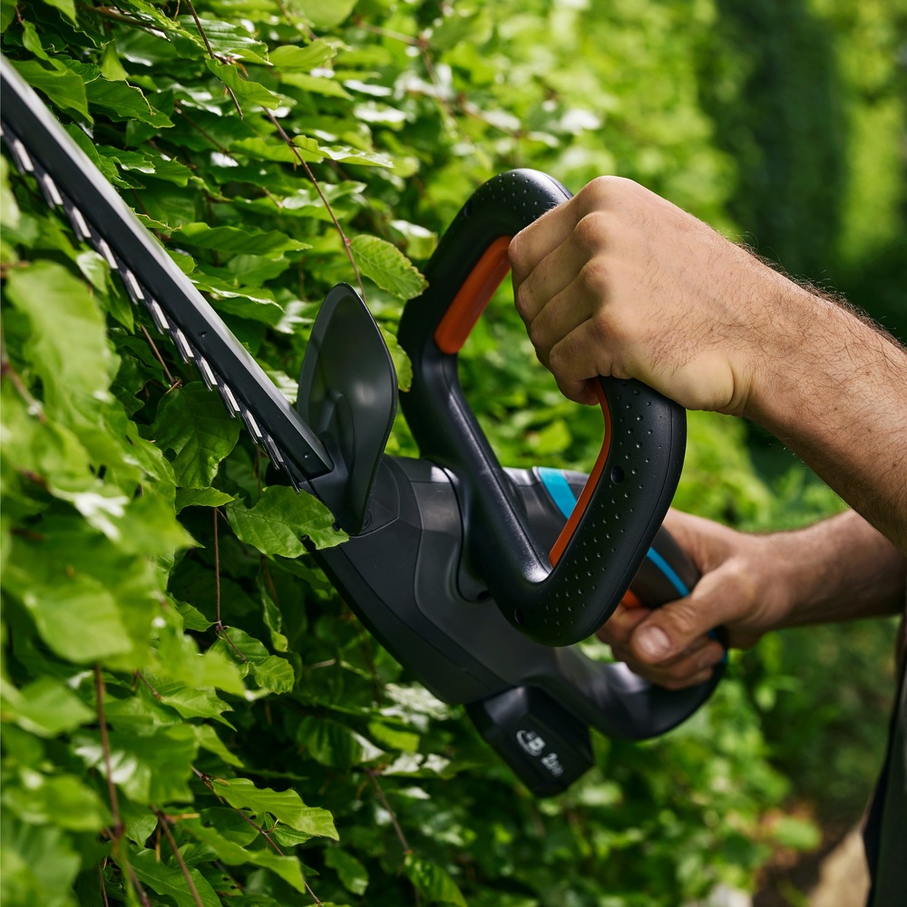 Nožnice na živý plot Gardena EasyCut 45/18V (bez baterie) 14734-55 Nožnice na živý plot Gardena EasyCut 45/18V sú vybavené záesným hákom na uskladnenie