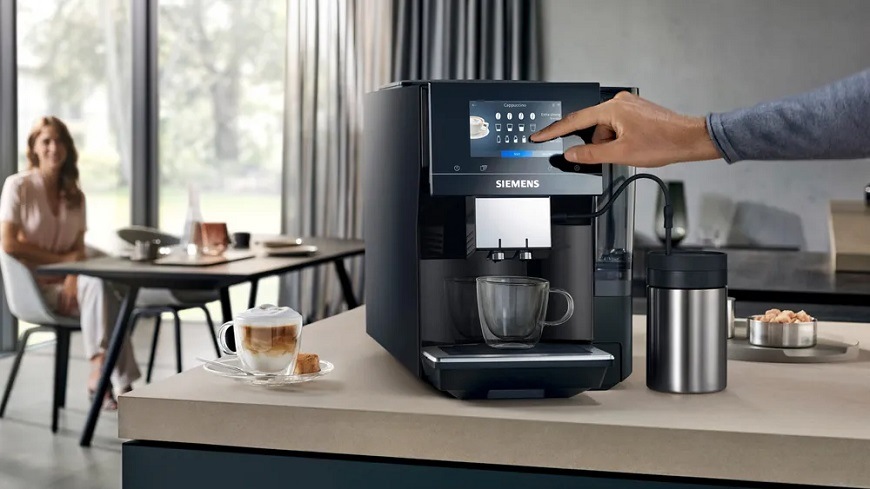 Automatický kávovar Siemens EQ700 Classic TP713R09 čierny "SIETP713R09_lifestyle"
