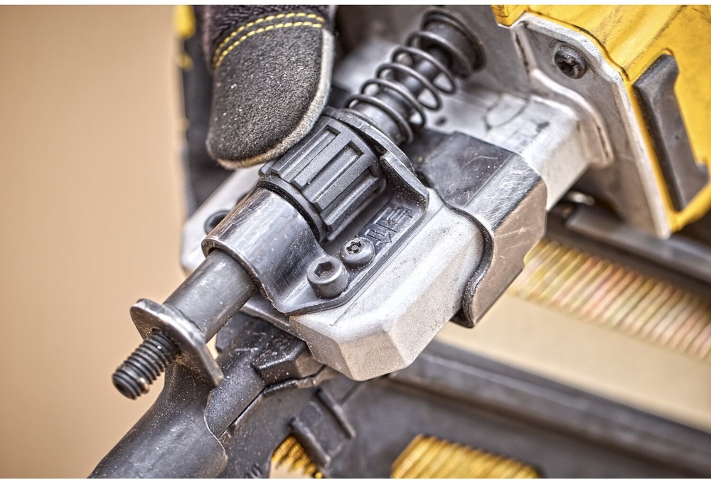 Klincovačka Dewalt DCN930P2-QW (s baterií) Klincovačka Dewalt DCN930P2-QW (s baterií)