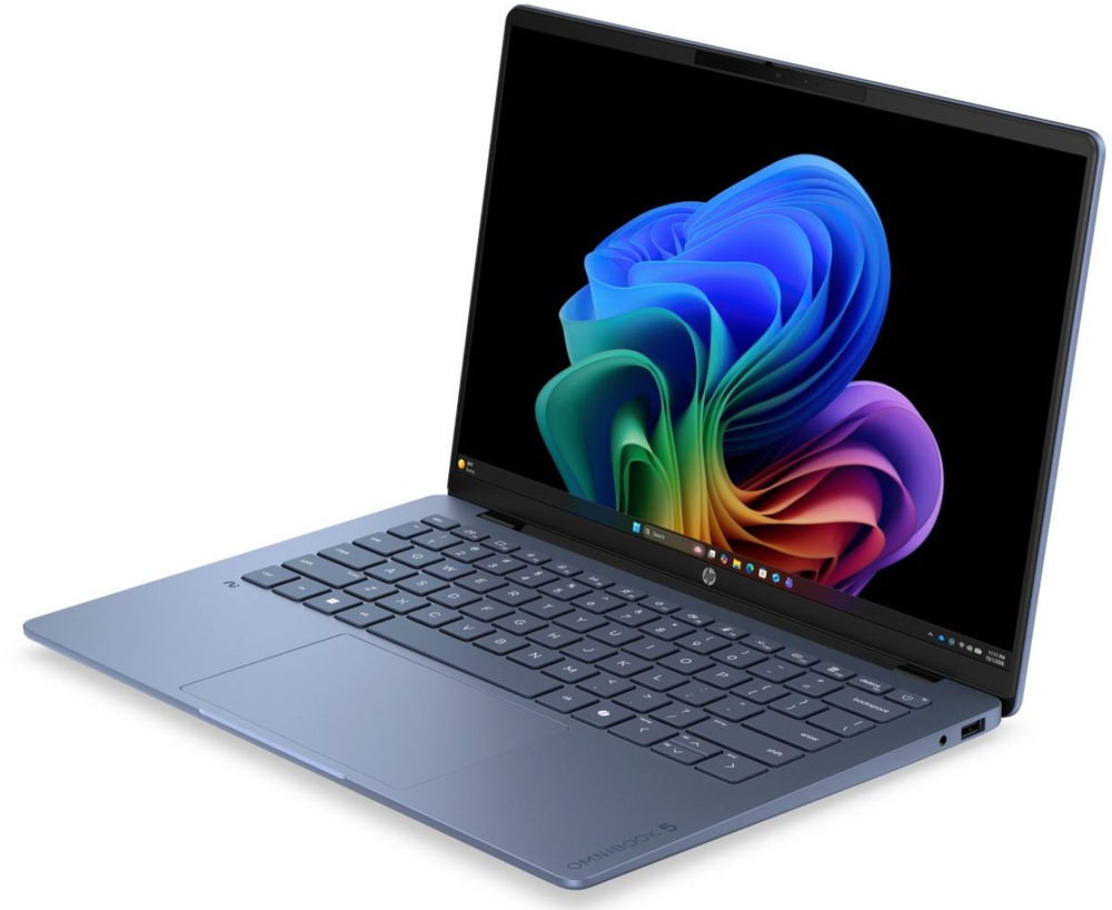 Notebook HP OmniBook 5 z bočného pohľadu s klávesnicou a displejom
