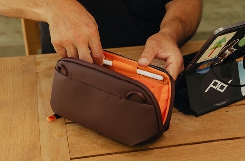 Puzdro Peak Design Tech Pouch Small 1L vínovej Puzdro Peak Design Tech Pouch Small 1L vínovej