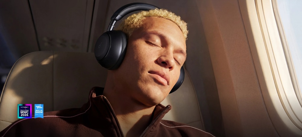 Slúchadlá Anker soundcore Space 2 biela Muž v lietadle si vychutnáva ticho vďaka slúchadlám Anker soundcore Space 2 s účinným potlačením hluku