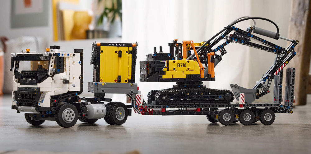 Stavebnica LEGO® Technic 42175 Nákladní auto Volvo FMX a elektrický bagr Volvo EC230 Bager Volvo EC230 zvládne otáčanie o 360 stupňov, ovládanie lopaty aj realistické prvky pre najrôznejšie pracovné úlohy.