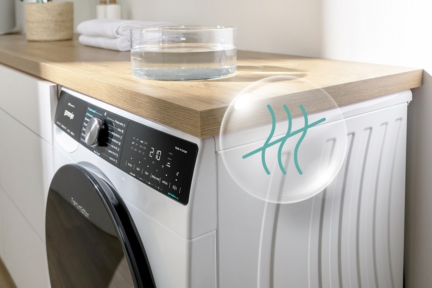 Úzka vopred plnená práčka Gorenje WEP84A1WI, biela, StableTech