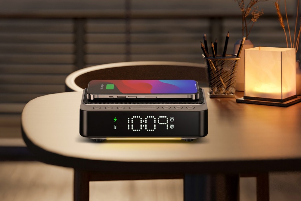 Rádiobudík Sencor SRC 6800 Qi čierny Rádiobudík sencor SRC 6800, Qi ponúka PLL FM rádio s 10 predvoľbami