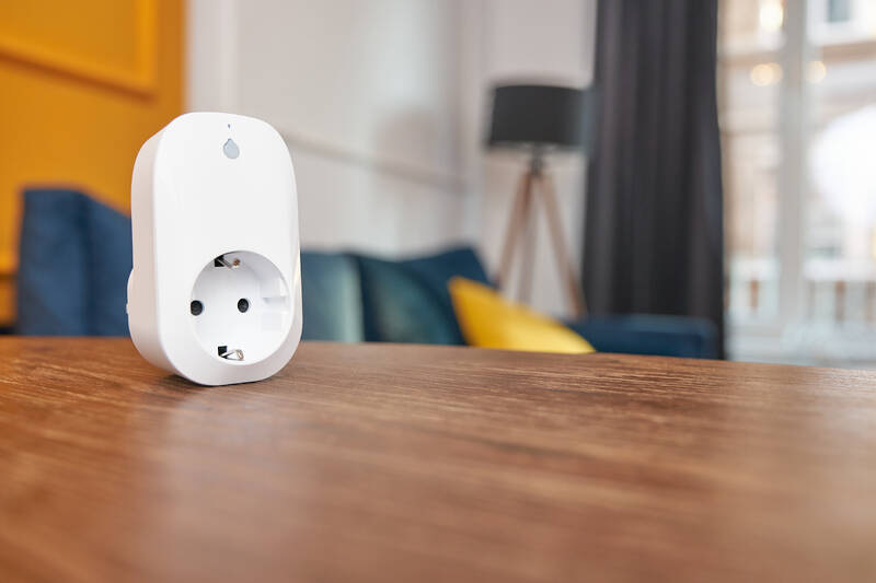 Inteligentná zásuvka Shelly Plug, 16 A s meraním spotreby, WiFi biela