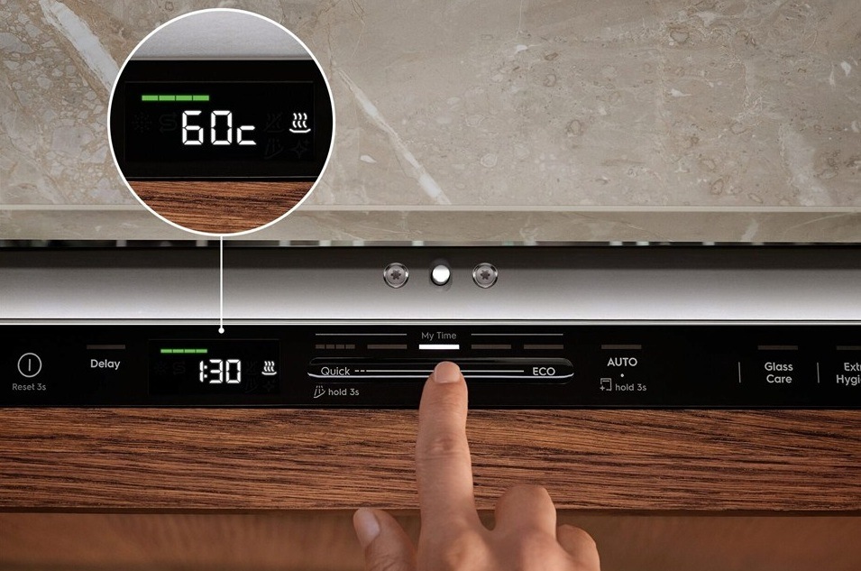 Umývačka riadu Electrolux Série 600 E62LC200S Ovládací panel QuickSelect.