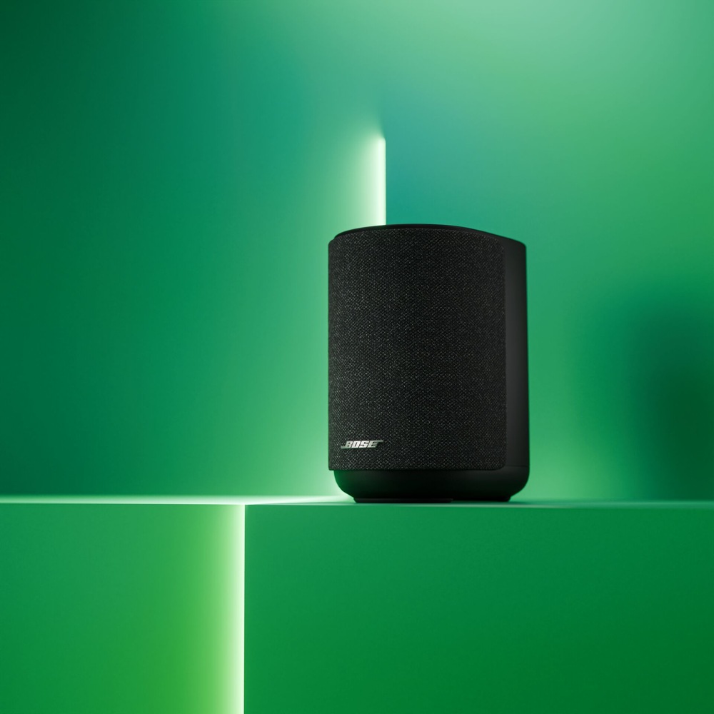 Reproduktor Bose Lifestyle Ultra čierny Reproduktor Bose Lifestyle Ultra na farebnom pozadí