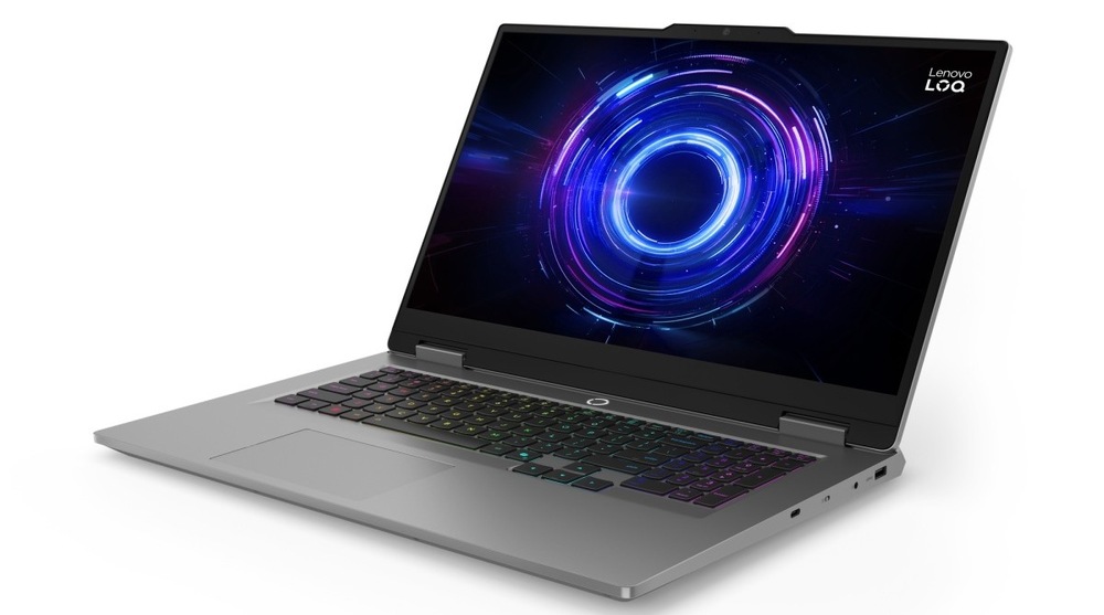 Otvorený a zapnutý notebook Lenovo LOQ 17IRX10 otočený doľava