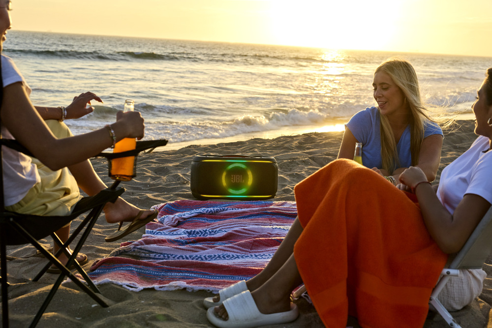 Párty reproduktor JBL PartyBox On-The-GO-2 čierny JBL PartyBox On-The-Go 2 môžete vziať vzhľadom na odolnosť IPX4 pokojne k vode