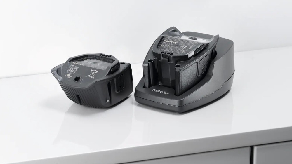 Tyčový vysávač Miele Triflex HX2 Pro - SOML0 3v1 sivý
