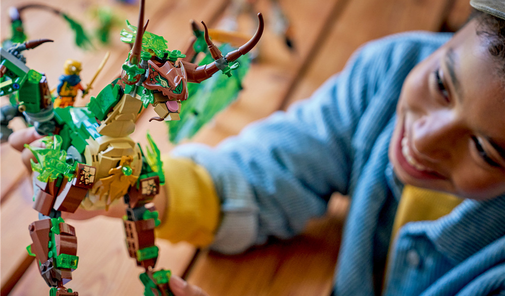 Stavebnica LEGO® NINJAGO® 71859 Drak života Osem postáv LEGO NINJAGO ponúka deťom dostatok hrdinov i protivníkov pre vlastné súboje a dobrodružstvá.