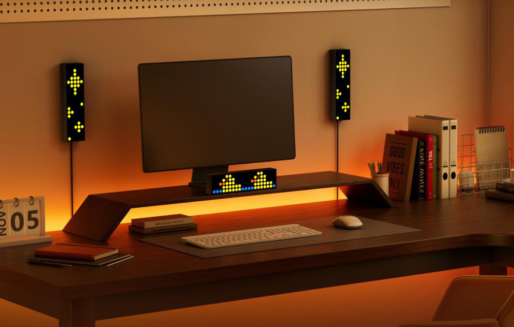 Nástenné svietidlo Yeelight Herný svetelný panel Cube Lite čierne Yeelight Cube Lite na stene vedľa monitora