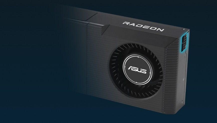 Detail prednej časti karty s radiálnym ventilátorom a označením Radeon