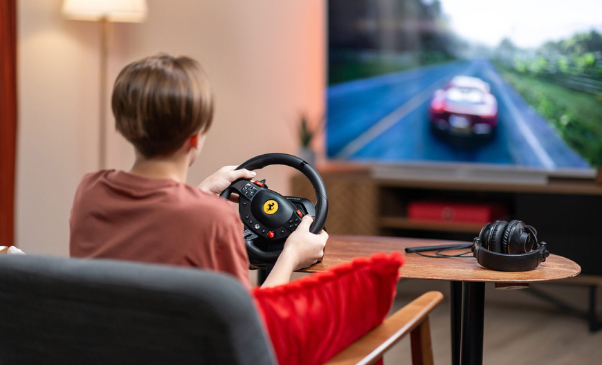 Volant Thrustmaster T98, Ferrari 296 edice - XBOX, PC + Game Pass Ultimate na 1 mesiac zdarma čierny