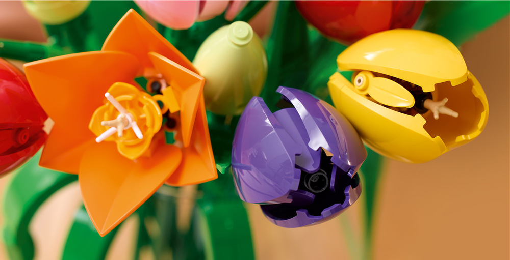Stavebnica LEGO® Botanicals 11501 Kytice tulipánů Stavebnica LEGO Botanicals poteší milovníkov kvetov a hodí sa ako darček k narodeninám aj ďalším príležitostiam.