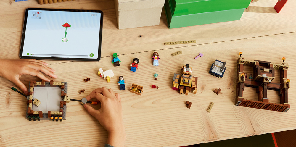 Stavebnica LEGO® Minecraft® 21272 Boxerský ring v Lesnom kaštieli Stavebnica LEGO Minecraft prevádza herný svet do fyzickej podoby a deťom od desiatich rokov umožňuje tvoriť vlastné scény.