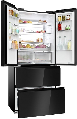 Americká chladnička Haier HFKR7819DNGB čierna/sklo otvorená čierna chladnička french door haier HFKR7819DNGB s potravinami, pohľad mierne zboku