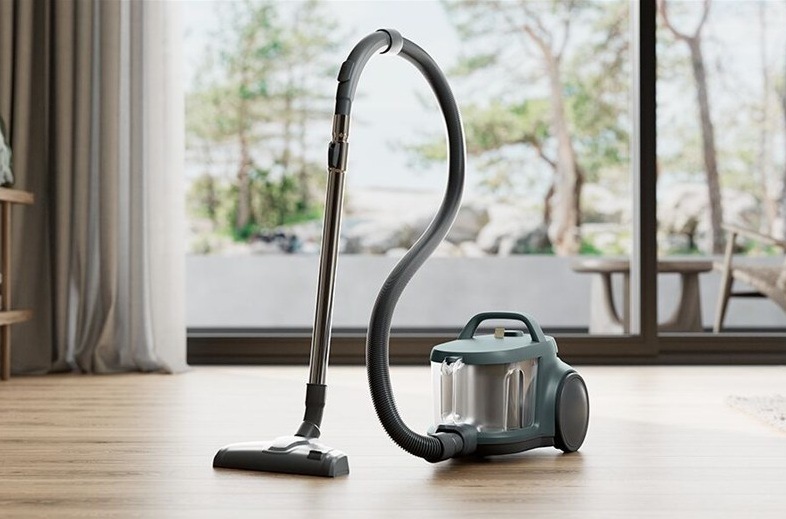 bezvreckový vysávač Electrolux EL31C2OG séria 300 v obývačke