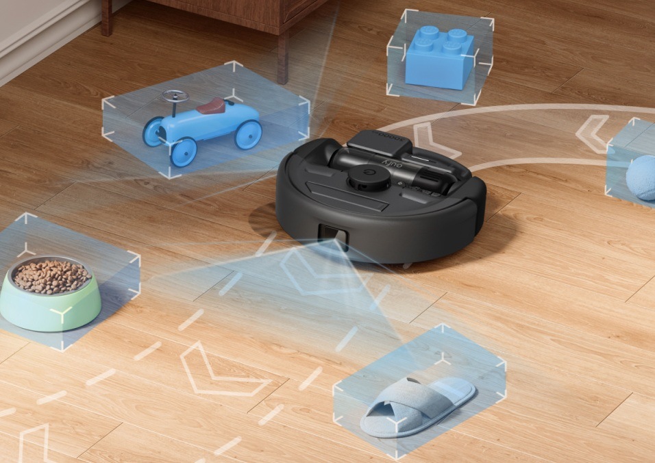 Robotický vysávač Anker Eufy mapuje pomocou laserovej navigácie objekty v okolí - autíčko, kocka lega, tenisová loptička, miska s granulami, papuč.