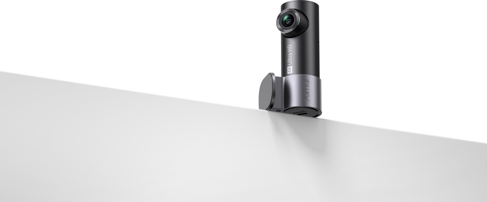 Autokamera 70mai M310 Plus 4K čierna Autokamera 70mai M310 Plus 4K vo zvislej polohe s vysunutou otočnou časťou a objektívom, ktorá znázorňuje možnosť prispôsobenia smeru záberu.