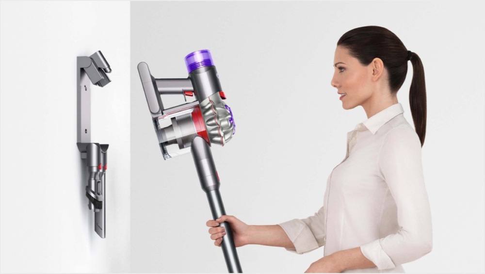 Tyčový vysávač Dyson V8 Absolute 2023 strieborný Tyčový vysávač Dyson V8 Absolute 2023 strieborný