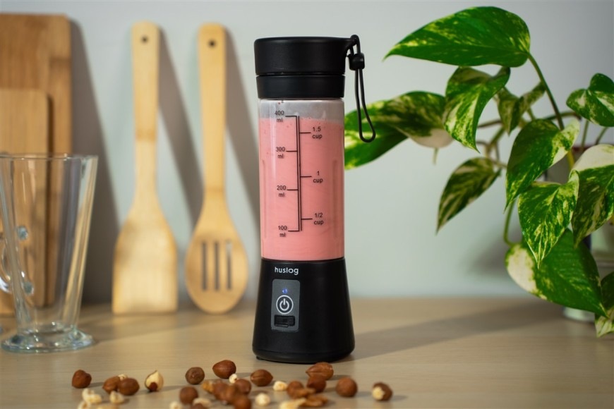 Stolný mixér Huslog HUS1025 čierny Stolný mixér Huslog HUS1025 jahodovým smoothie