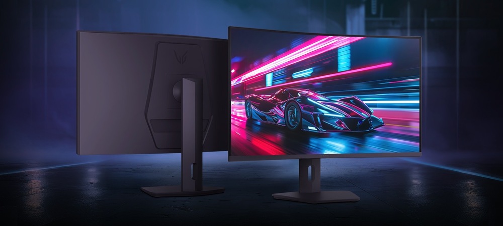 Herný monitor LG UltraGear 32G600A-B čierny Elegantný herný monitor so živým zobrazením futuristického auta prechádzajúceho neónovými svetlami. Monitor je zobrazený z prednej aj zadnej strany, aby demonštroval svoj ergonomický stojan.