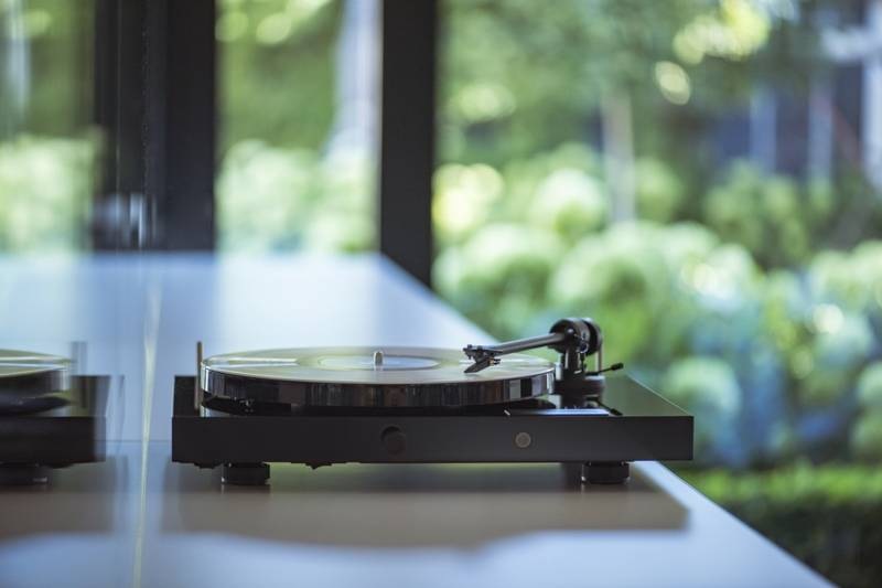 Gramofón Pro-Ject JukeBox E1+OM5e čierny Gramofón Pro-Ject JukeBox E1+OM5e čierny