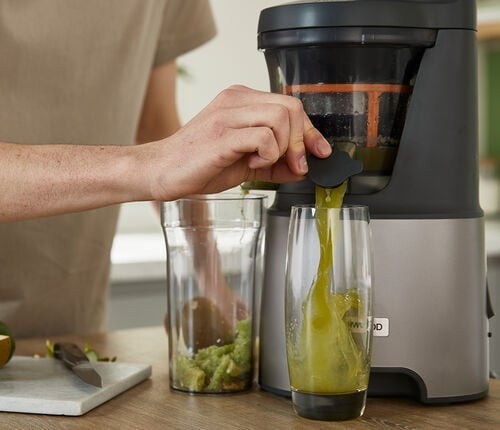 Odšťavovač KENWOOD JMP85.00SI strieborný Odšťavovač KENWOOD JMP85.00SI strieborný