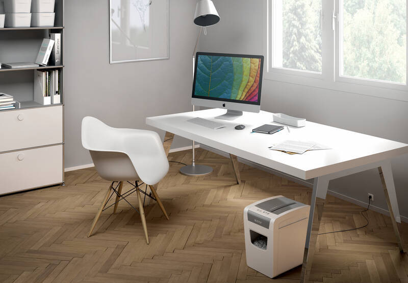 Skartovač Leitz IQ Slim Home Office P4 biely Skartovač Leitz IQ Slim Home Office P4 biely