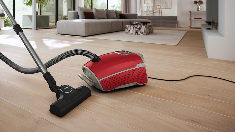 Podlahový vysávač Miele Guard L1 Red Pulse Rubínově červená Velvet Podlahový vysávač Miele Guard L1 Red Pulse Rubínově červená Velvet