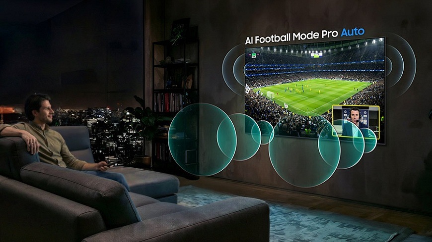 Televízia Samsung S92H v obývačke prehráva futbalový zápas a optimalizuje zvuky