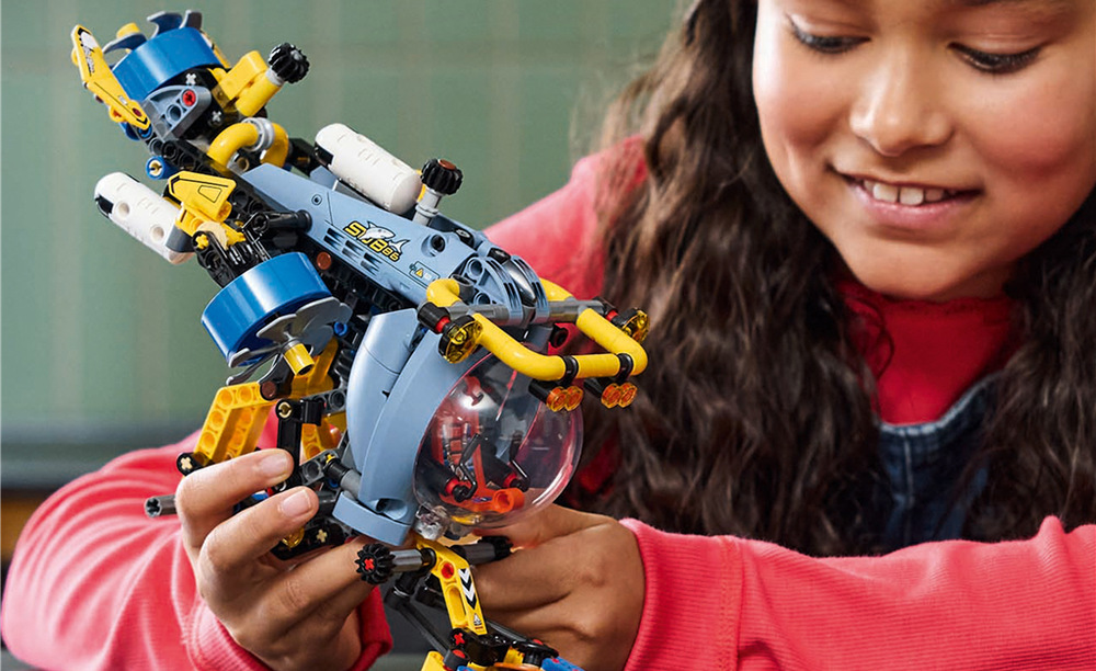Stavebnica LEGO® Technic 42201 Hlbokomorská výskumná ponorka Realistické prvky modelu LEGO Technic približujú deťom technické princípy a podporujú ich zvedavosť.