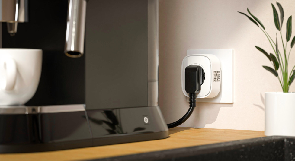 Múdra zásuvka Zigbee E-Type Somfy biela