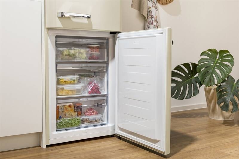 Chladnička s mrazničkou Gorenje Retro ONRK619DC-L krémová