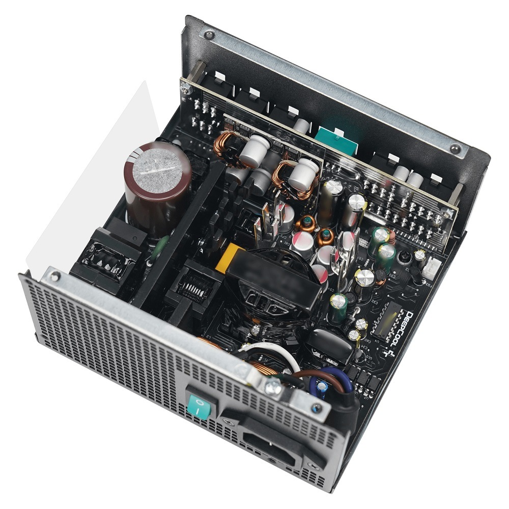 Zdroj DeepCool PN750M 750W čierna farba Pohľad dovnútra zdroja DeepCool PN750M 750 W