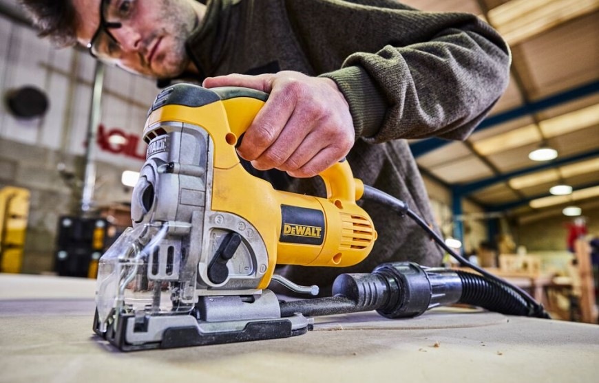Priamočiara píla Dewalt DW331K-QS Píla priamočiara Dewalt DW331K-QS