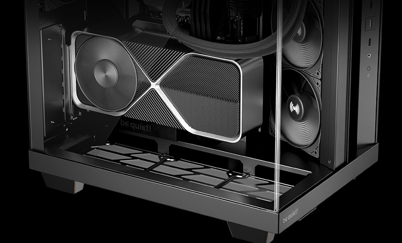 LIGHT BASE 500 ponúka veľkorysý priestor aj pre výkonný hardvér