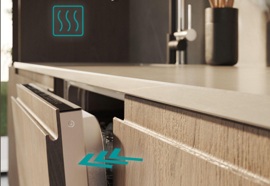Bočný pohľad na pootvorené dvierka umývačky Siemens - funkcia autoOpen dry