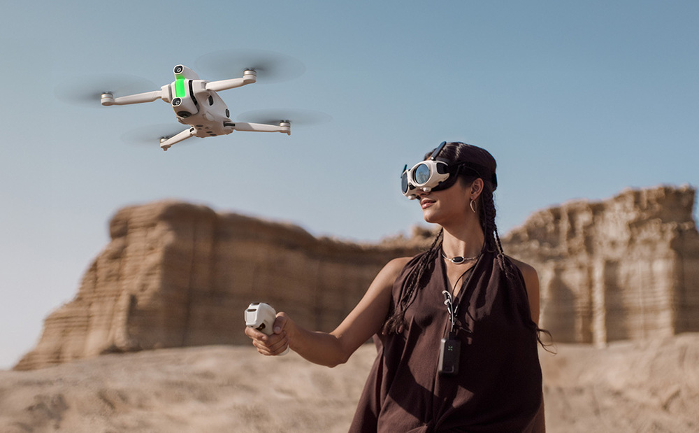 Dron Insta360 Antigravity A1 Standard Bundle sivý Ovládanie dronu Insta360 Antigravity A1 je jednoduché vďaka technológii FreeMotion