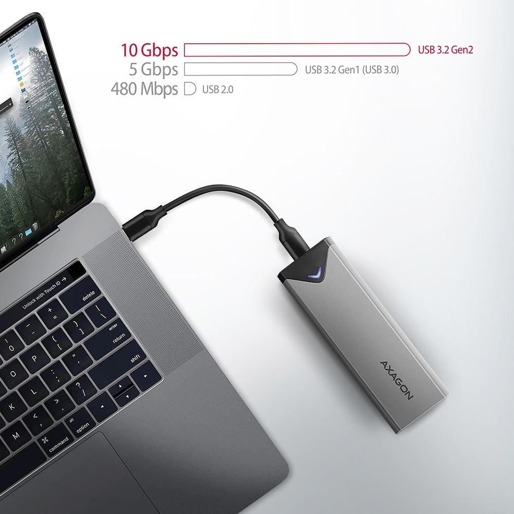 Externý rámček Axagon Silver Arrow box, USB-C 10 Gbps - M.2 NVMe SSD strieborný Notebook s pripojeným externým rámčekom Axagon Black Arrow pre SSD disky NVMe M.2
