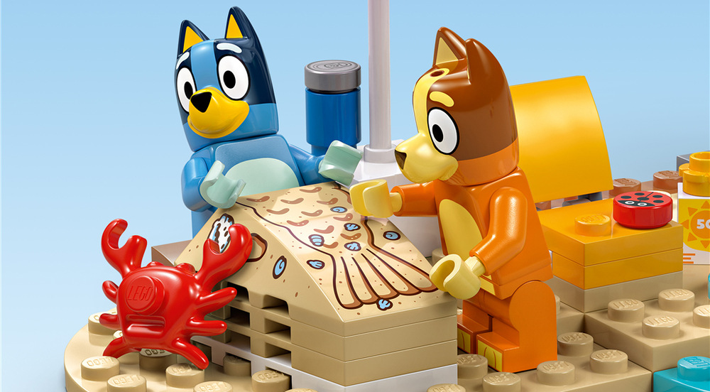 Stavebnica LEGO® Bluey 11202 Bluey a rodinný výlet autom na pláž Auto je možné zapojiť do ďalších príbehov, kombinovať s inými stavebnicami Bluey a využiť pri dlhom rodinnom hraní.
