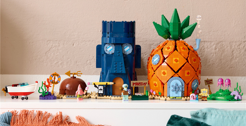 Stavebnica LEGO® Icons 11386 Spongebob Squarepants: Zátišie bikín Minifigúrky Spongeboba, Patrika, Sépiáka a Garyho umožňujú pripomenúť známe scény aj vymýšľať vlastné príbehy.