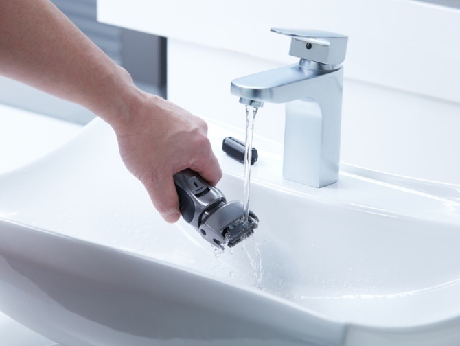 Holiaci strojček Panasonic ES-RW33-H503